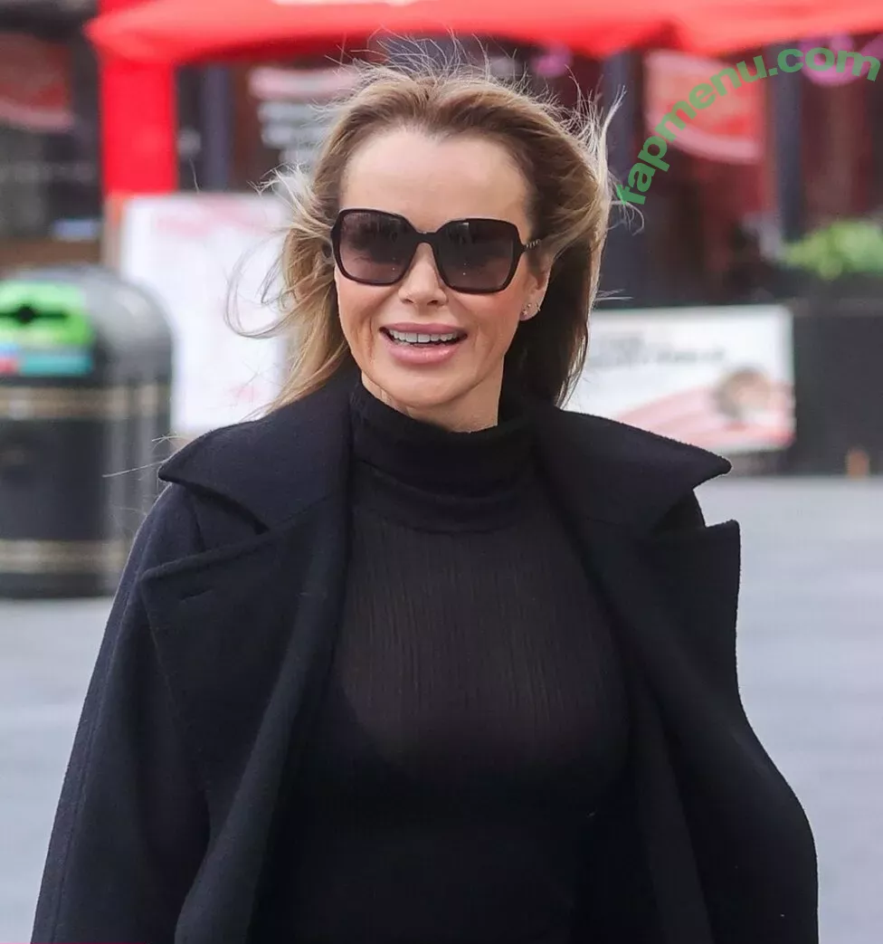 Amanda Holden nude photo #1150 (noholdenback)