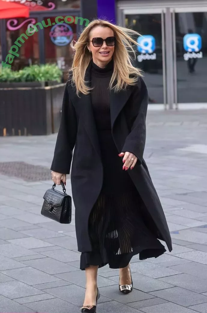 Amanda Holden nude photo #1152 (noholdenback)