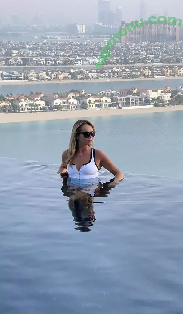 Amanda Holden nude photo #1185 (noholdenback)