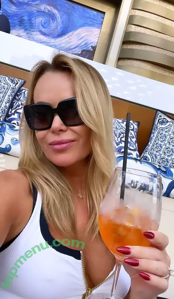 Amanda Holden nude photo #1186 (noholdenback)