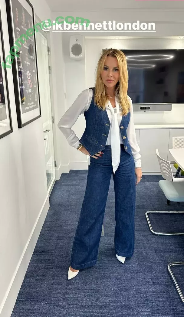 Amanda Holden nude photo #1188 (noholdenback)