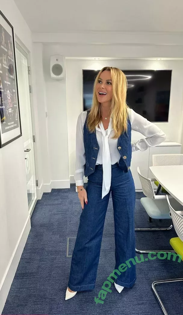 Amanda Holden nude photo #1190 (noholdenback)
