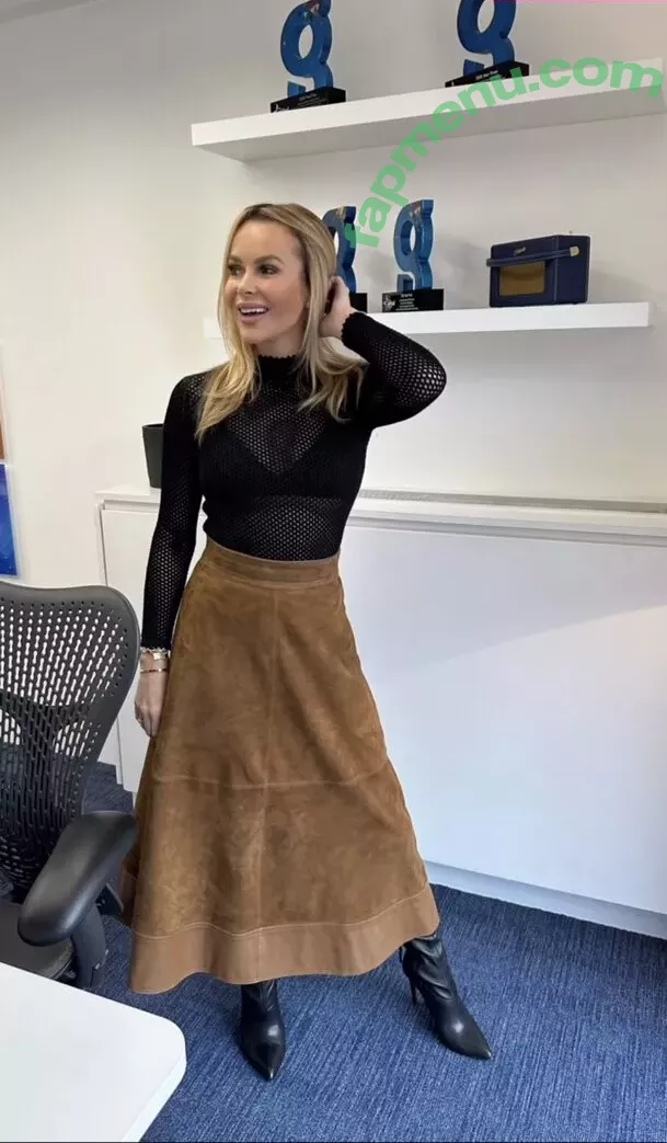 Amanda Holden nude photo #1192 (noholdenback)