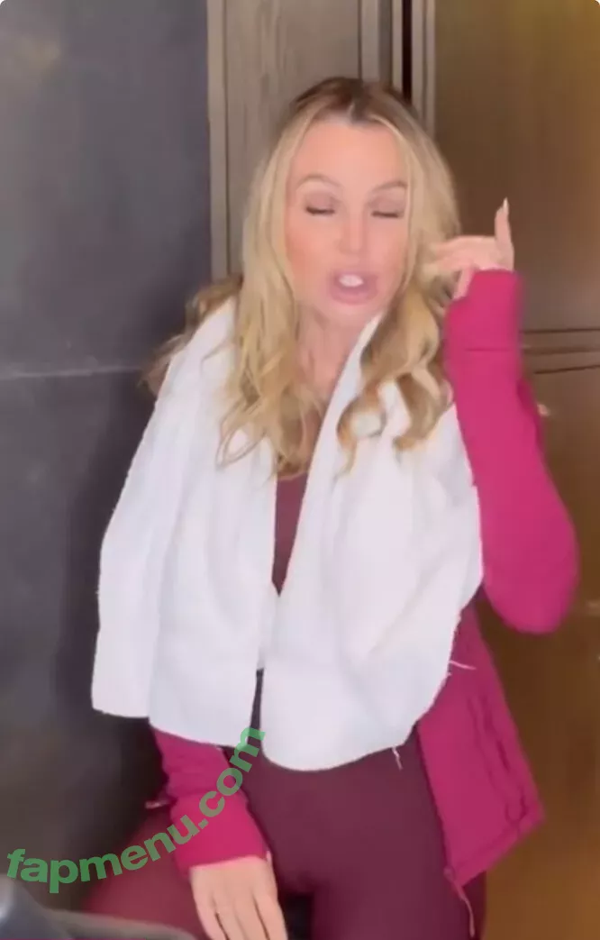 Amanda Holden nude photo #1205 (noholdenback)