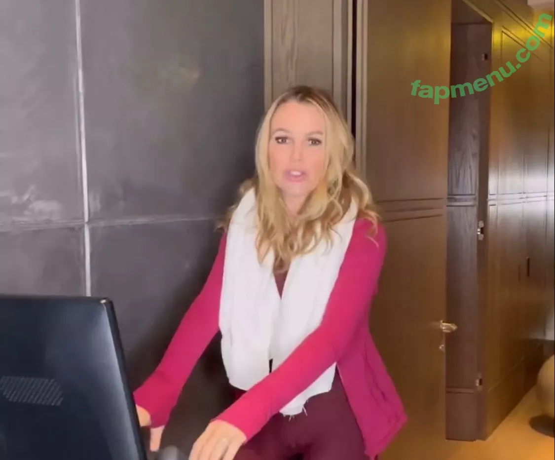 Amanda Holden nude photo #1208 (noholdenback)