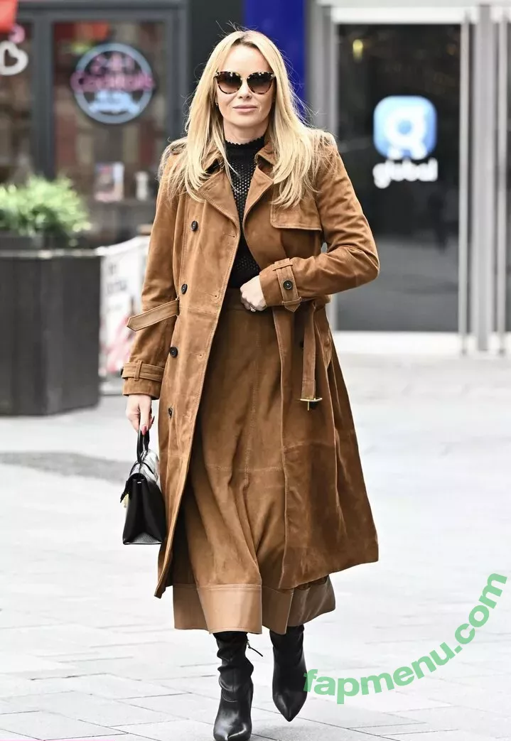 Amanda Holden nude photo #1229 (noholdenback)