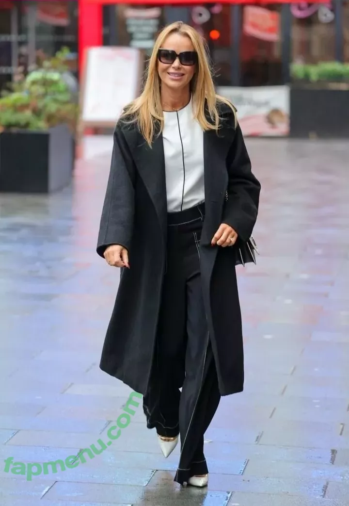 Amanda Holden nude photo #1235 (noholdenback)