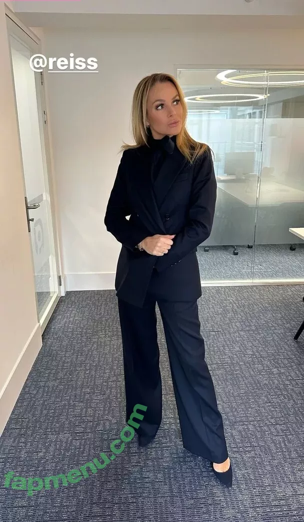 Amanda Holden nude photo #1236 (noholdenback)