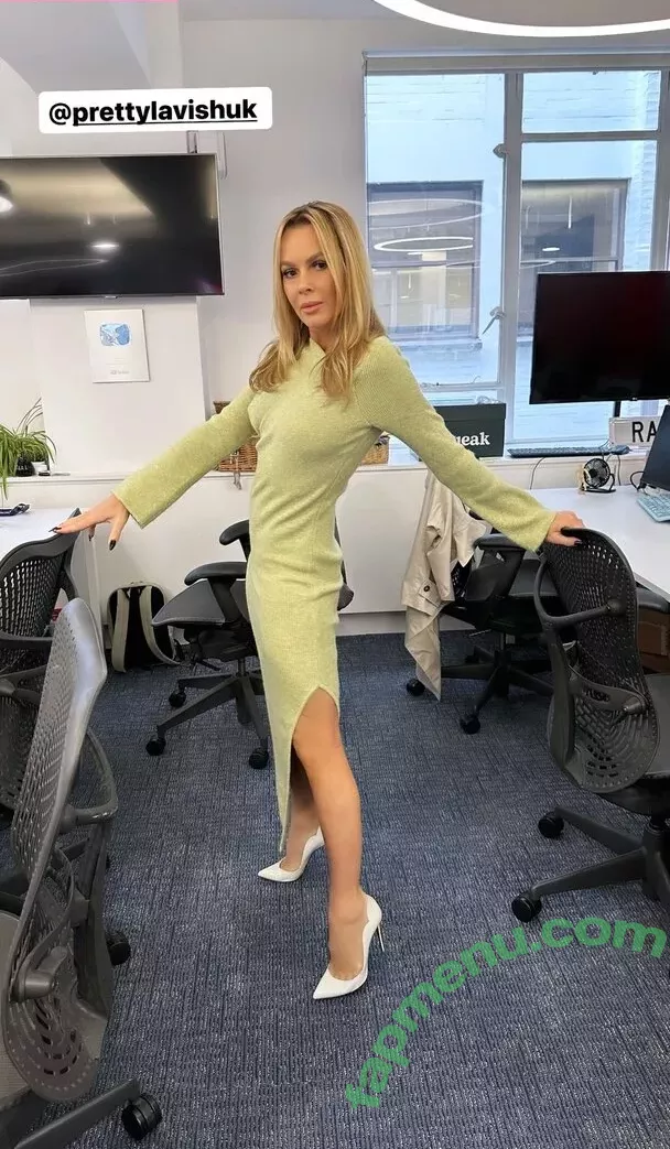 Amanda Holden nude photo #1237 (noholdenback)