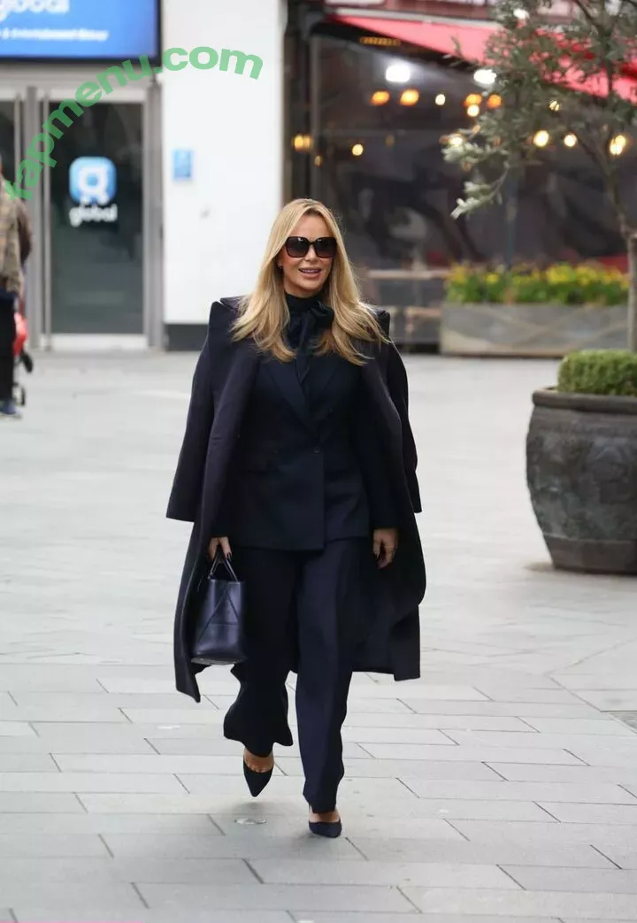 Amanda Holden nude photo #1244 (noholdenback)