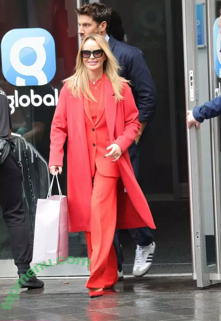 Amanda Holden nude photo #1253 (noholdenback)