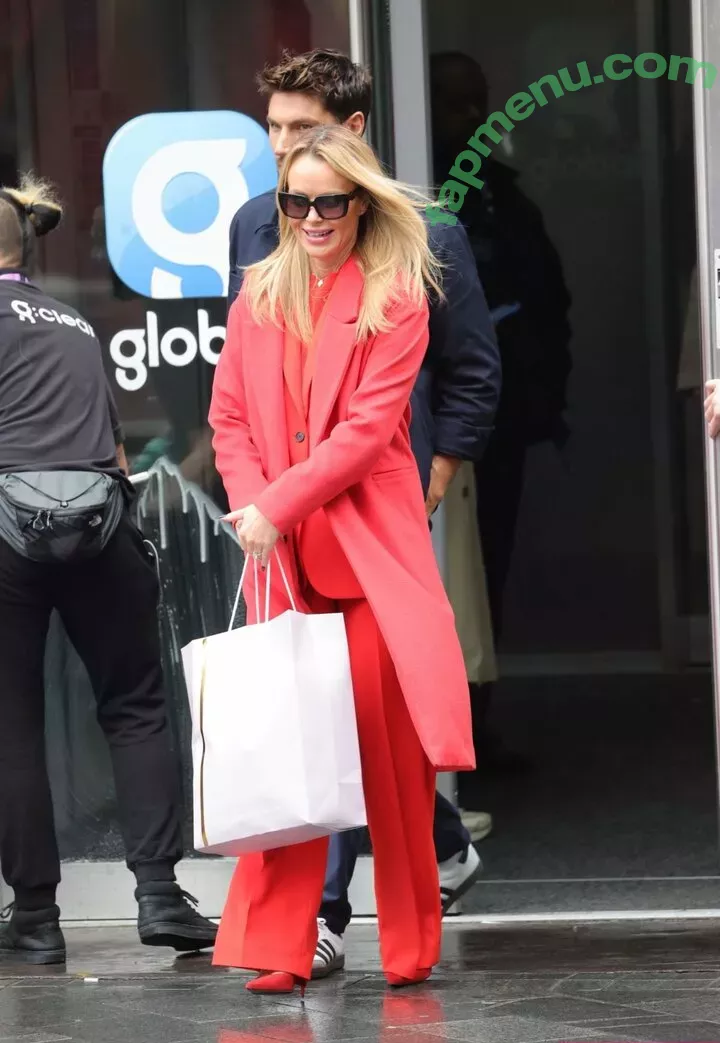 Amanda Holden nude photo #1256 (noholdenback)