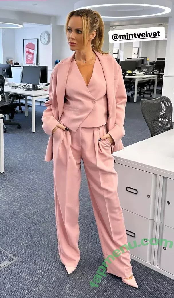 Amanda Holden nude photo #1268 (noholdenback)