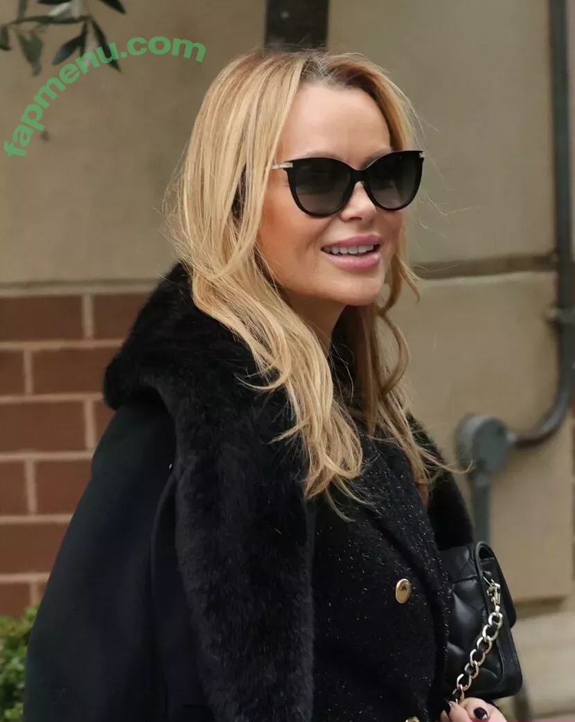 Amanda Holden nude photo #1276 (noholdenback)