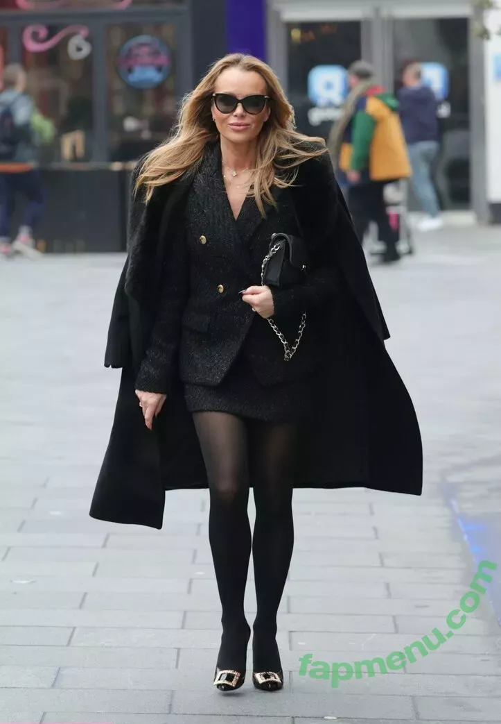 Amanda Holden nude photo #1279 (noholdenback)