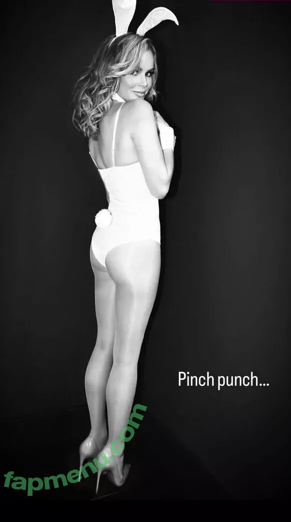 Amanda Holden nude photo #1283 (noholdenback)