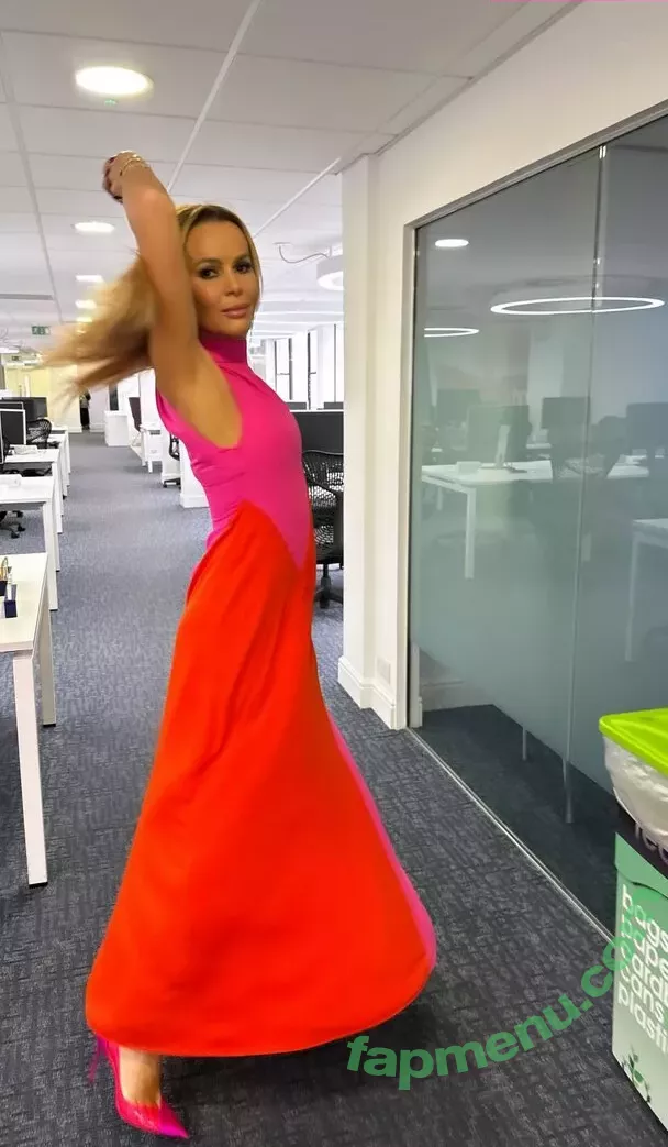 Amanda Holden nude photo #1289 (noholdenback)