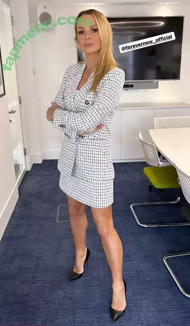 Amanda Holden nude photo #1291 (noholdenback)