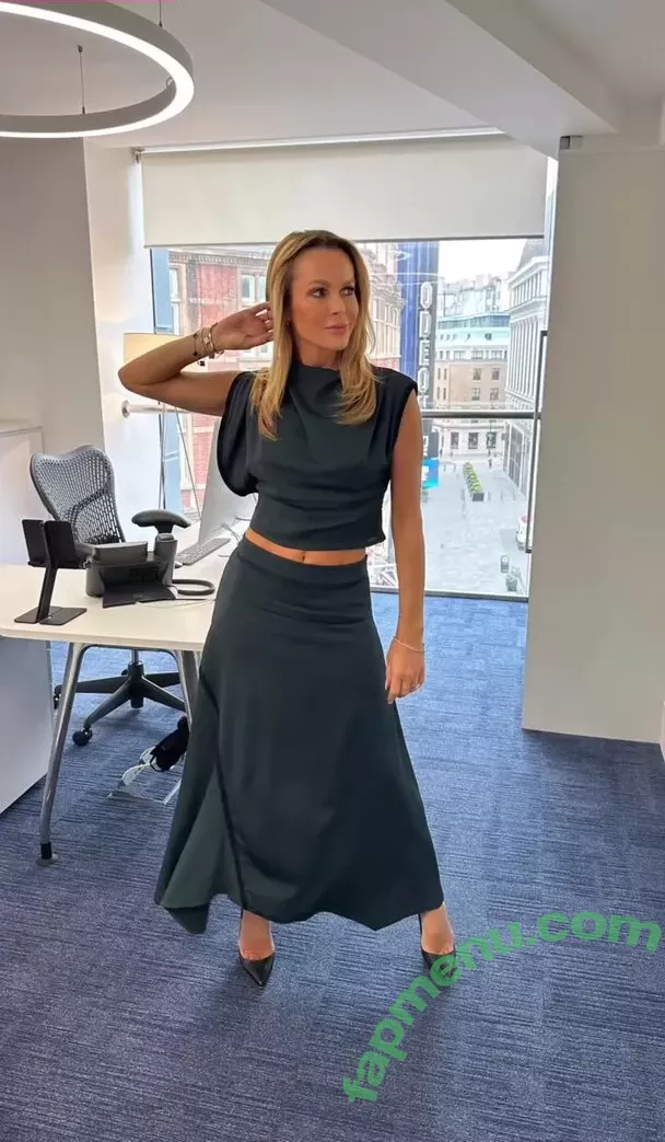 Amanda Holden nude photo #1299 (noholdenback)