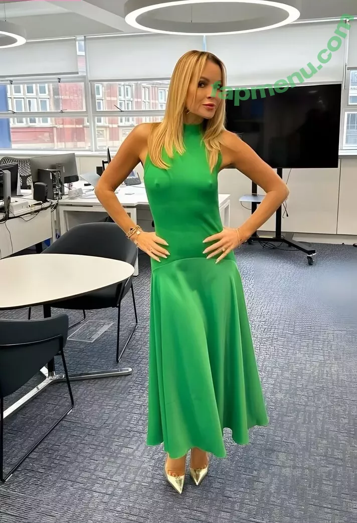 Amanda Holden nude photo #1307 (noholdenback)