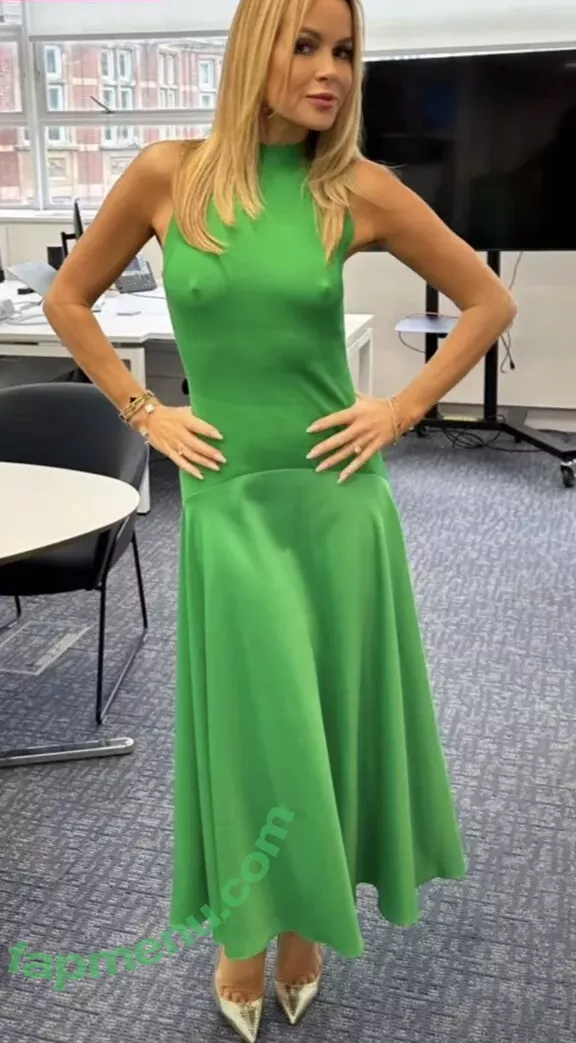 Amanda Holden nude photo #1309 (noholdenback)