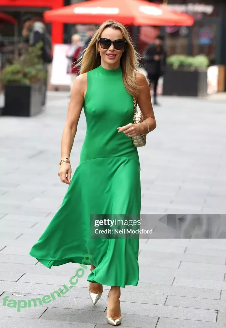 Amanda Holden nude photo #1312 (noholdenback)