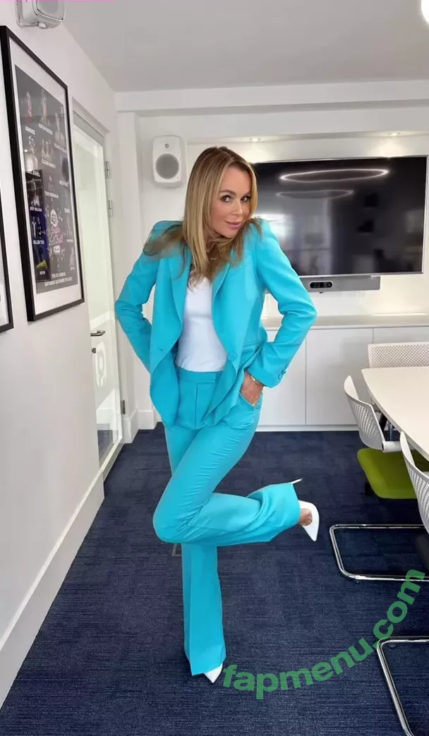 Amanda Holden nude photo #1316 (noholdenback)