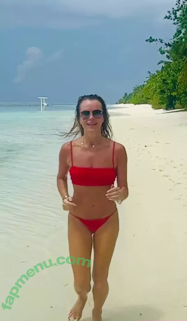 Amanda Holden nude photo #1337 (noholdenback)