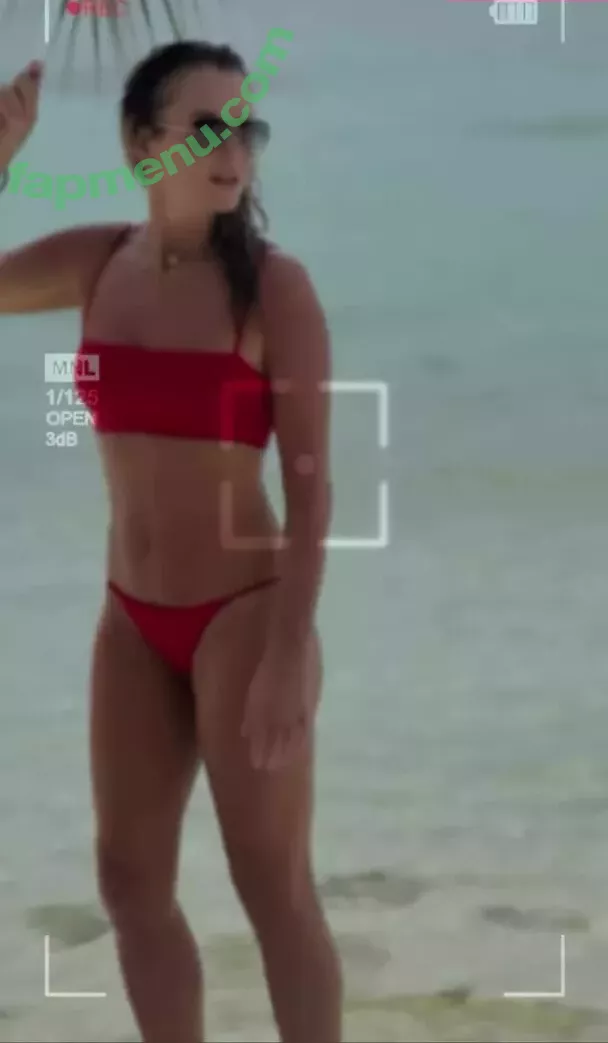 Amanda Holden nude photo #1345 (noholdenback)