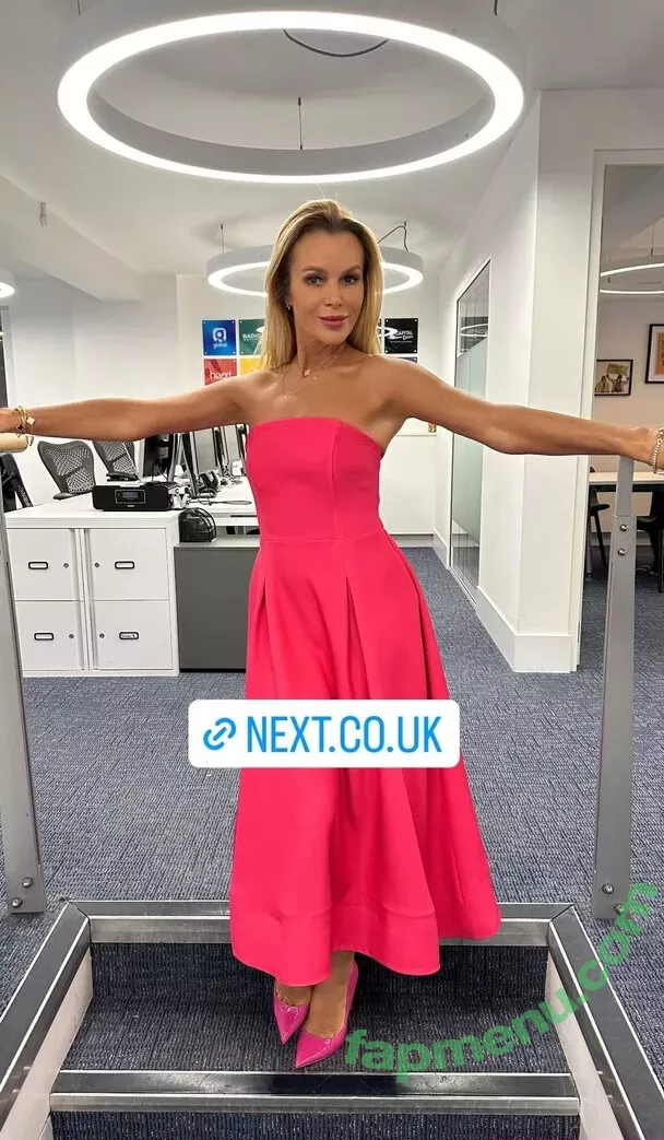 Amanda Holden nude photo #1361 (noholdenback)