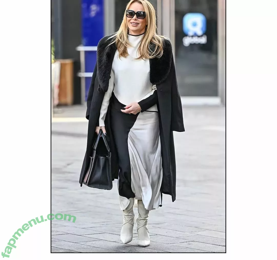 Amanda Holden nude photo #1365 (noholdenback)