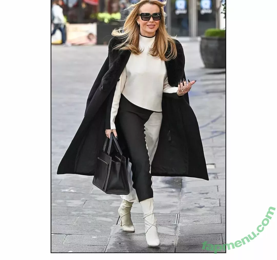 Amanda Holden nude photo #1366 (noholdenback)