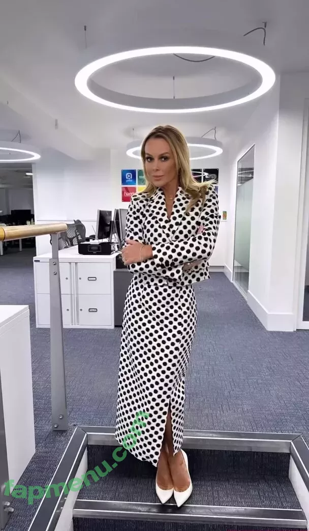 Amanda Holden nude photo #1377 (noholdenback)