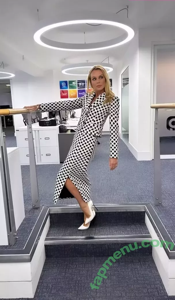 Amanda Holden nude photo #1379 (noholdenback)