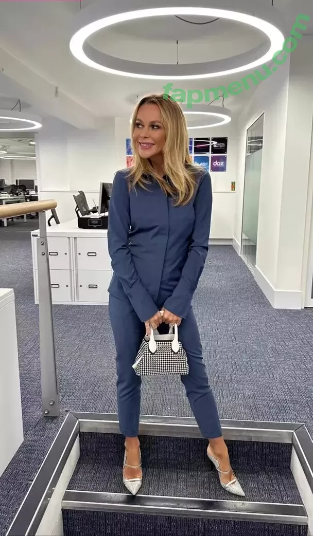 Amanda Holden nude photo #1381 (noholdenback)