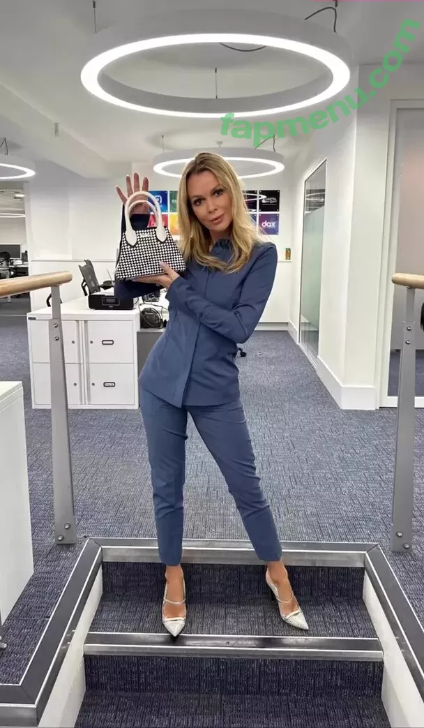 Amanda Holden nude photo #1382 (noholdenback)