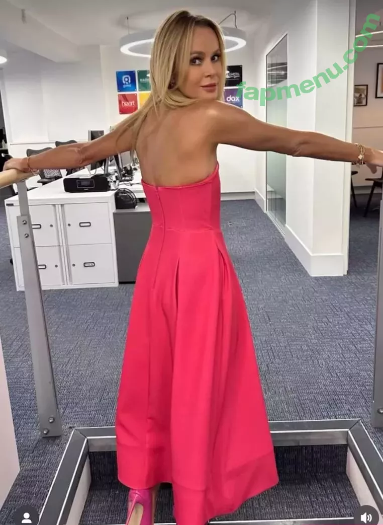 Amanda Holden nude photo #1413 (noholdenback)