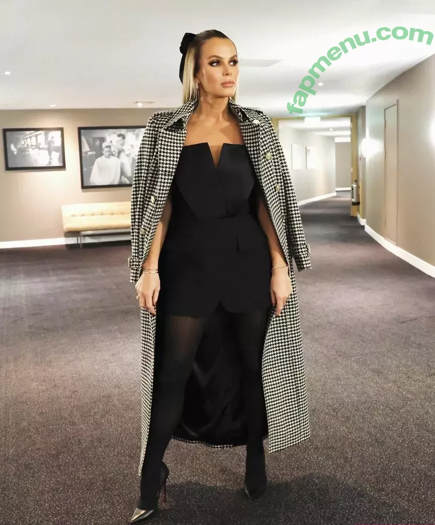 Amanda Holden nude photo #1573 (noholdenback)