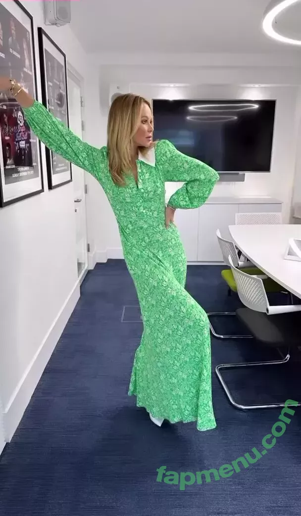 Amanda Holden nude photo #1580 (noholdenback)