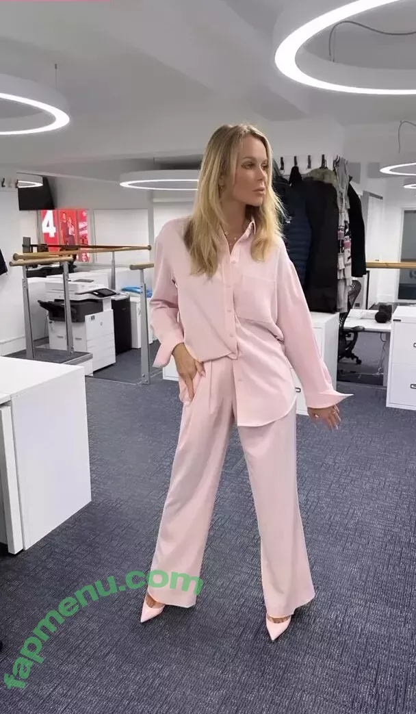 Amanda Holden nude photo #1582 (noholdenback)