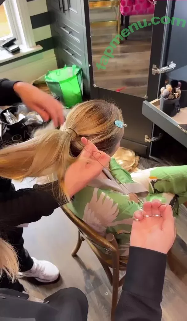 Amanda Holden nude photo #1632 (noholdenback)