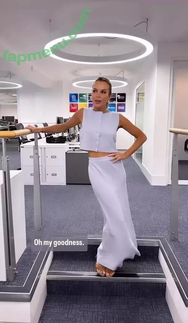 Amanda Holden nude photo #1662 (noholdenback)