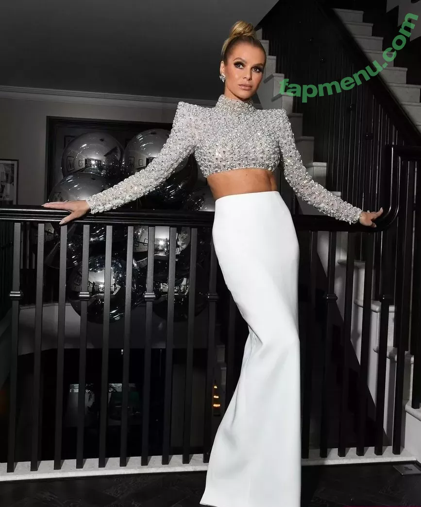 Amanda Holden nude photo #1681 (noholdenback)