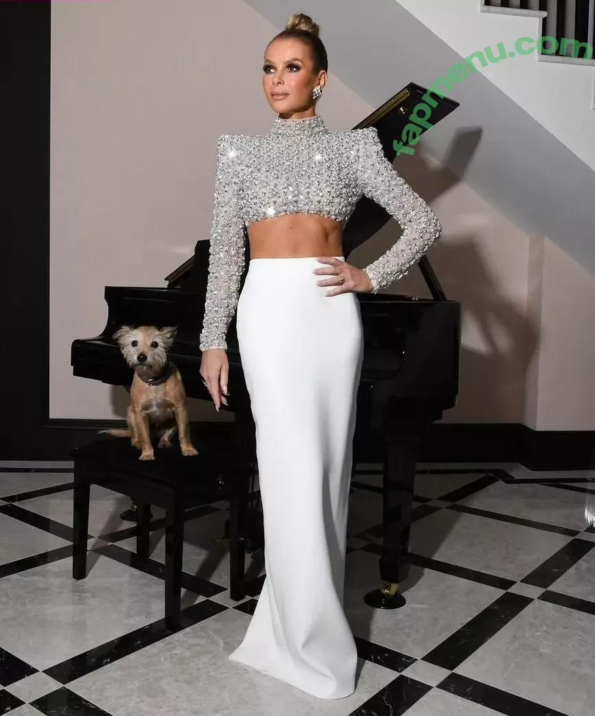 Amanda Holden nude photo #1682 (noholdenback)