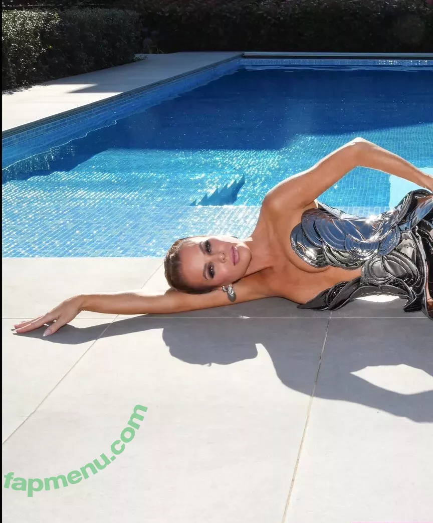 Amanda Holden nude photo #1712 (noholdenback)