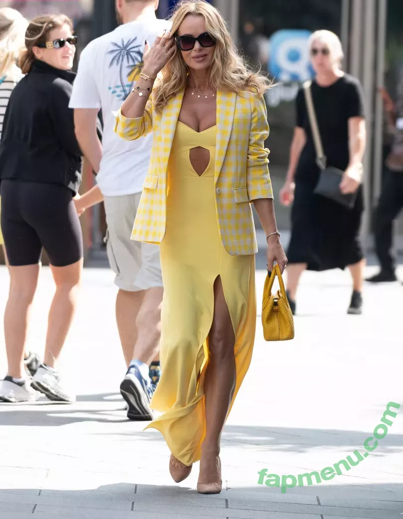 Amanda Holden nude photo #1885 (noholdenback)