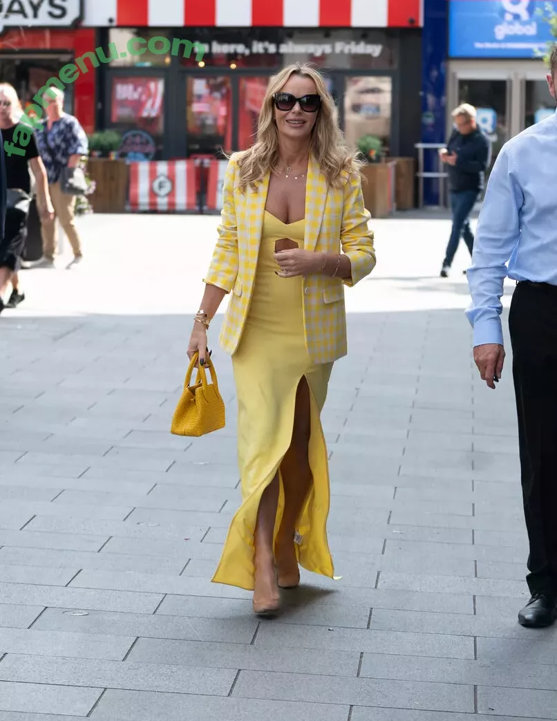 Amanda Holden nude photo #1886 (noholdenback)