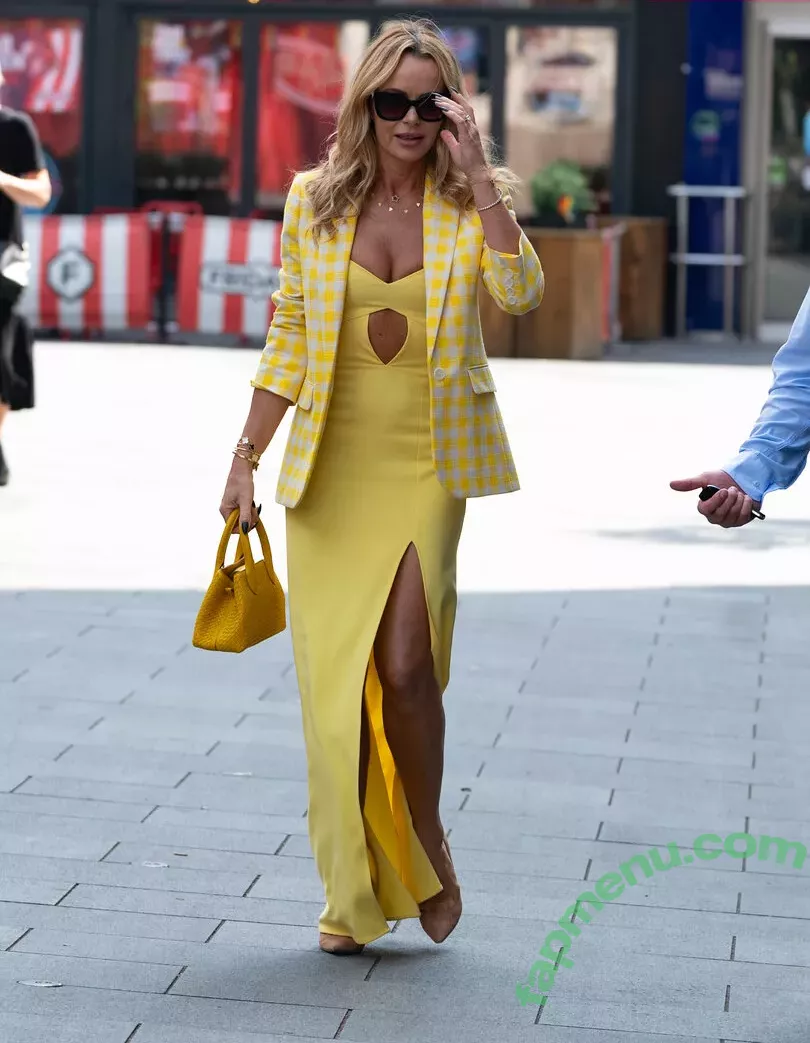 Amanda Holden nude photo #1891 (noholdenback)