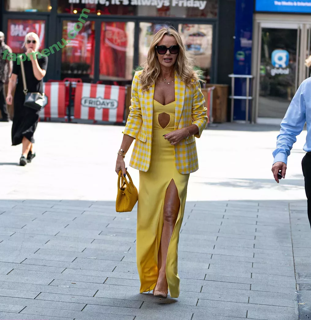 Amanda Holden nude photo #1892 (noholdenback)