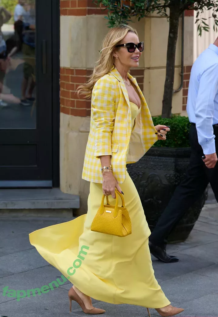 Amanda Holden nude photo #1899 (noholdenback)